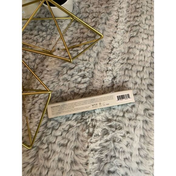 PÜR Fully Charged Mascara - Picture 2 of 2